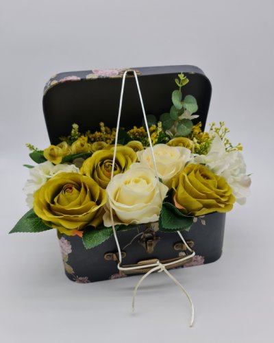 Aranajment floral - valiza cu flori!