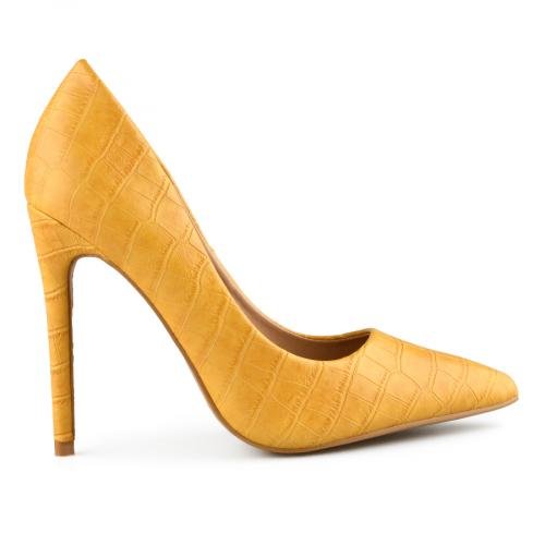 Pantofi eleganţi de damă, de culoare galben
